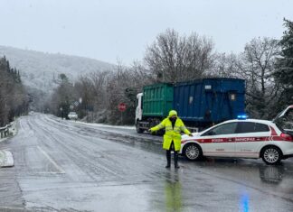 Strada bloccata da Palazzo del Pero al Torrino causa neve