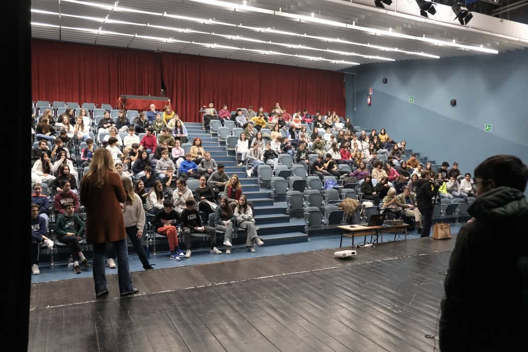 Il Premio Internazionale Semplicemente Donna 2025 nelle scuole