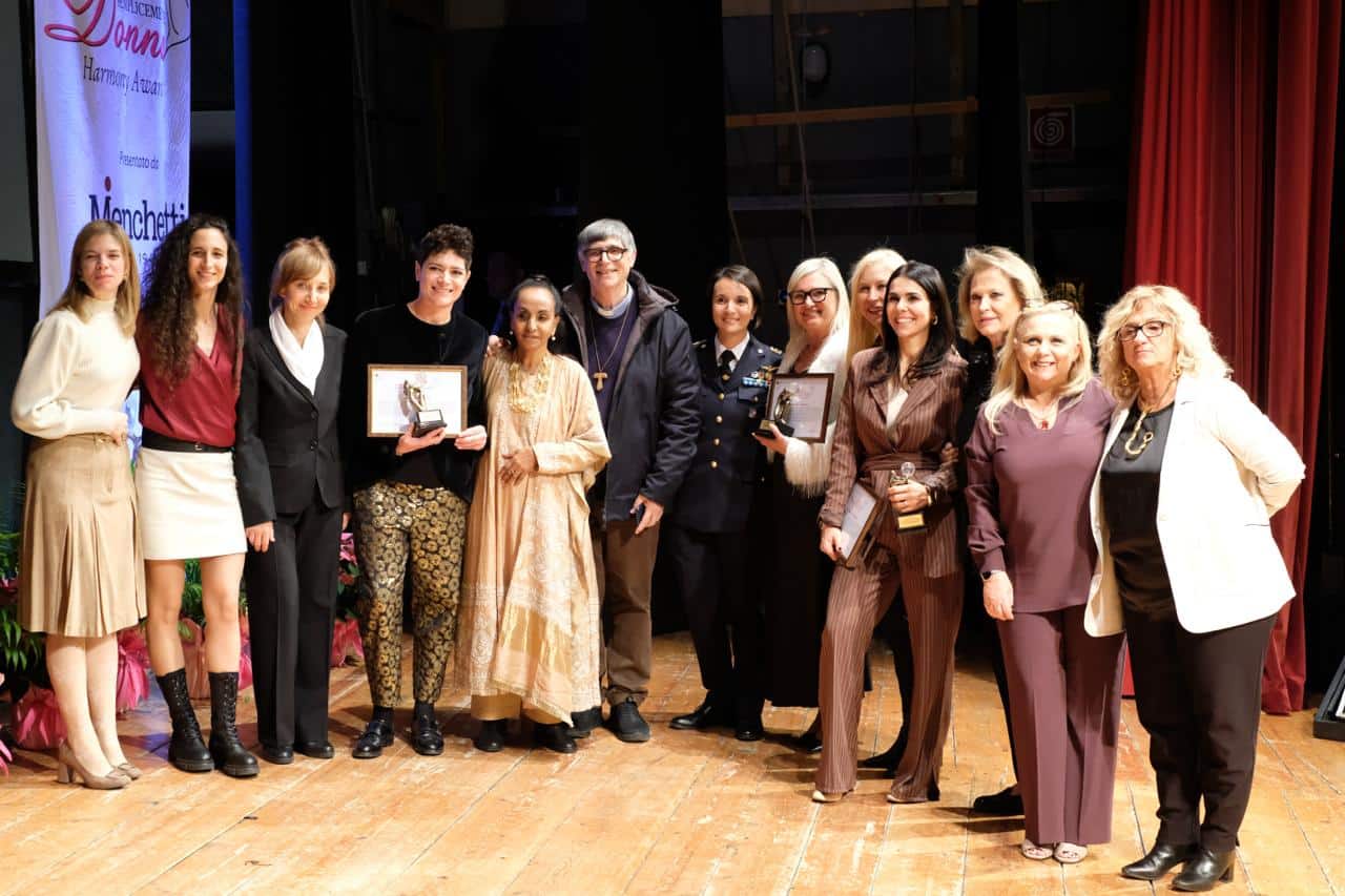 Il Premio Semplicemente Donna incanta il Teatro Mario Spina