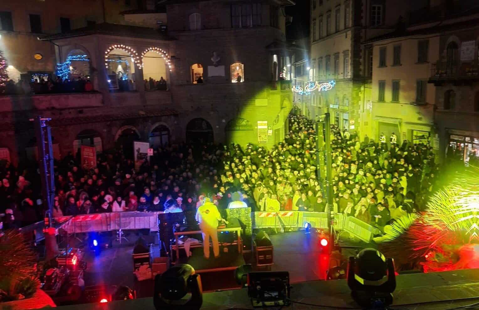 Cortona, in migliaia a festeggiare il Capodanno 2026