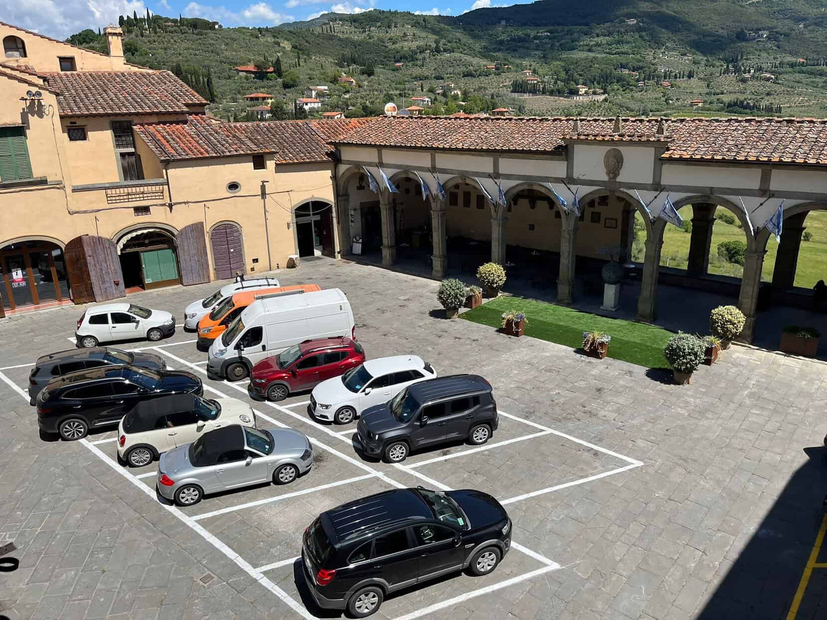 Castiglion-Fiorentino-Restyling-e-disco-orario-in-Piazza-del-Municipio.jpg