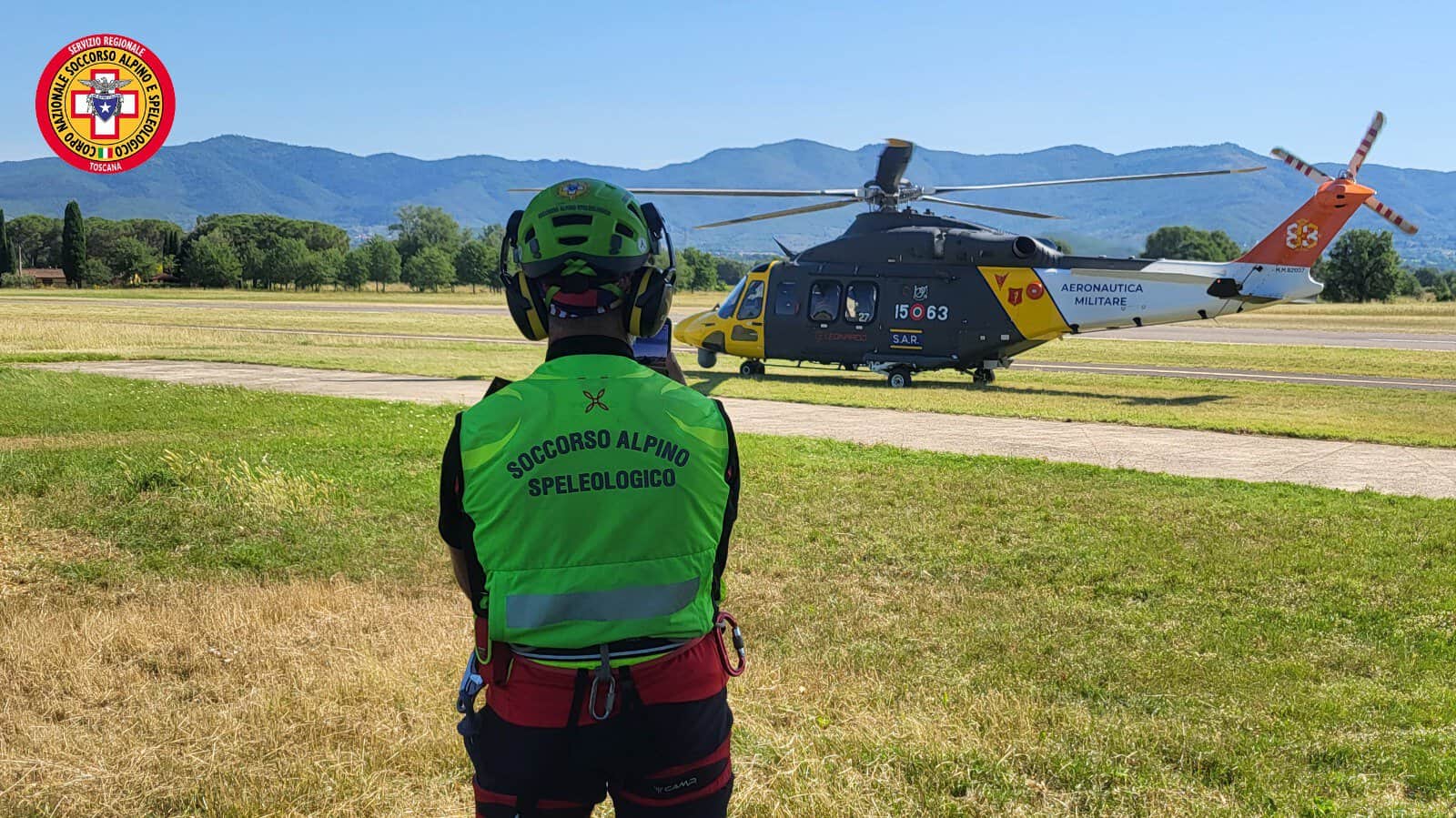 Aeronautica-Militare-e-Soccorso-Alpino-e-Speleologico-Toscano-allAviosuperficie-Serristori.jpeg
