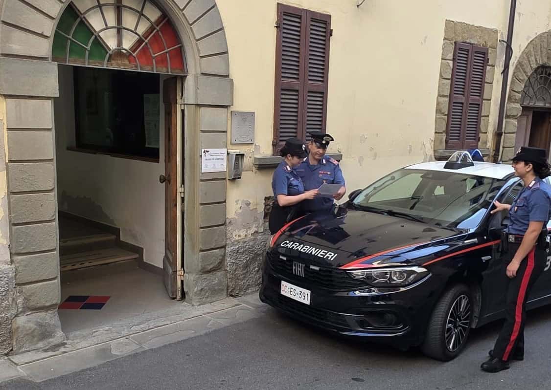 I Carabinieri arrestano 23enne in possesso di droga e 10mila euro