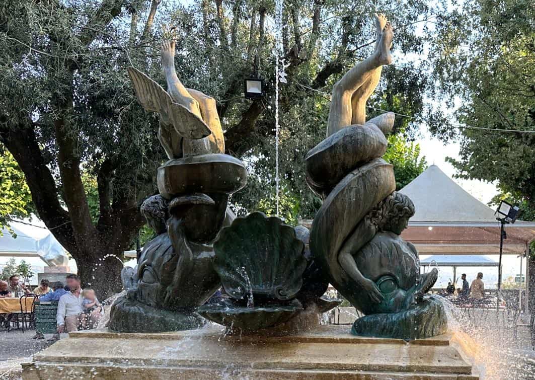 Cortona, restauro della «Fontana dei delfini» di Lucibello